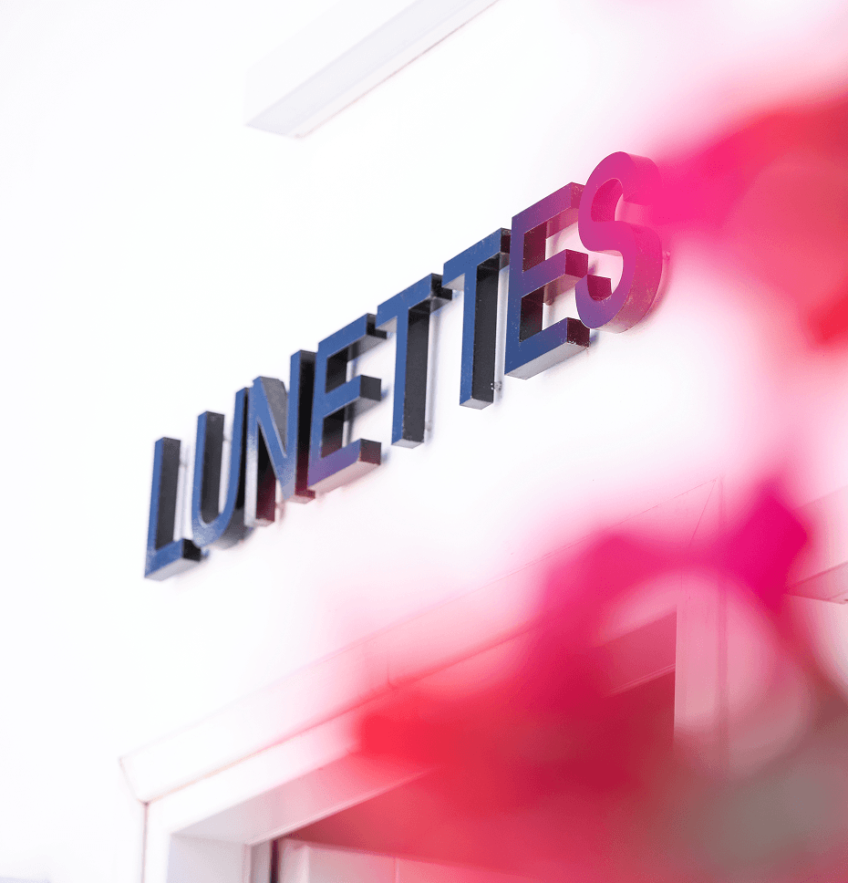 Lunettes sign in Mykonos